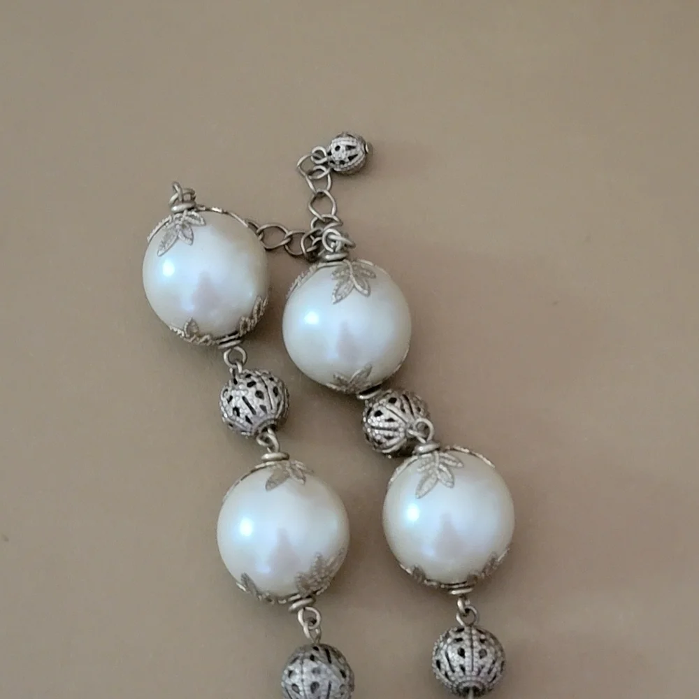 Beautiful Vintage Faux Large Pearl Gold Tone Necklace 7.5